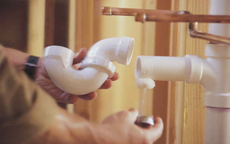 Instalação de tubos e manutenção hidráulica