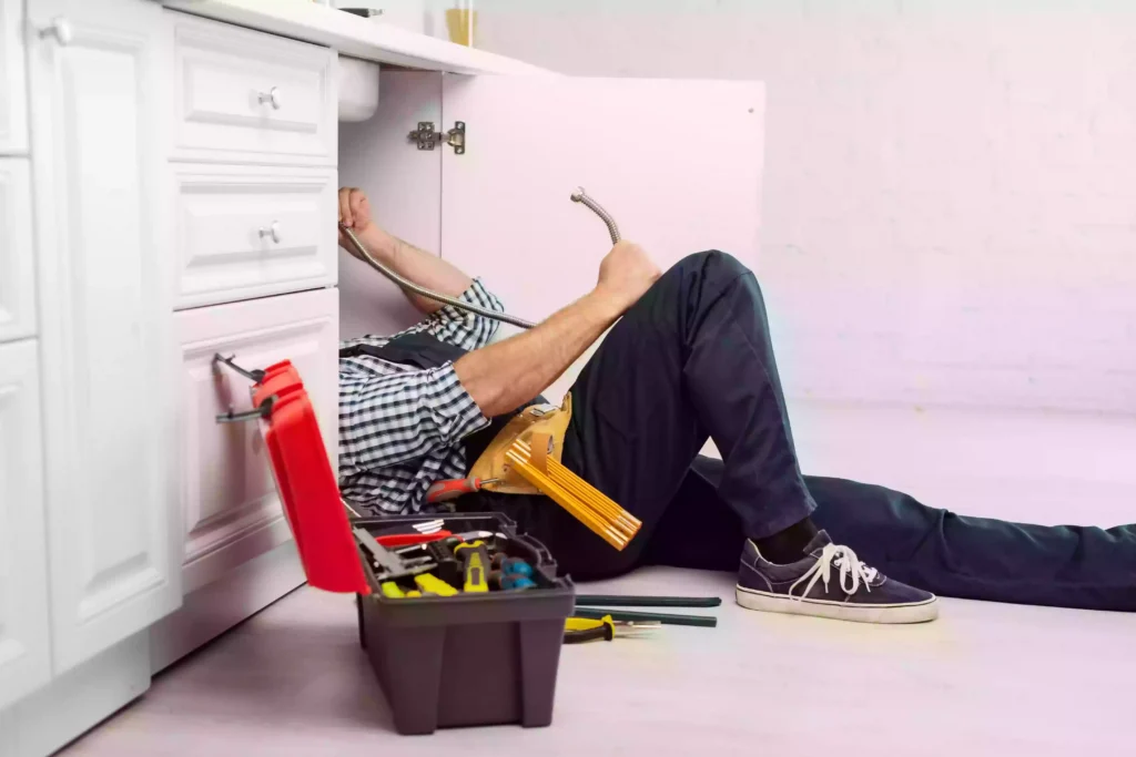 5 sinais de que sua casa precisa de um detector de vazamentos: Não espere até que seja tarde demais! Cristal Leak Soluções Hidráulicas e Caça Vazamento A importancia de contratar um profissional encanador Cristal Leak Soluções Hidráulicas e Caça Vazamento
